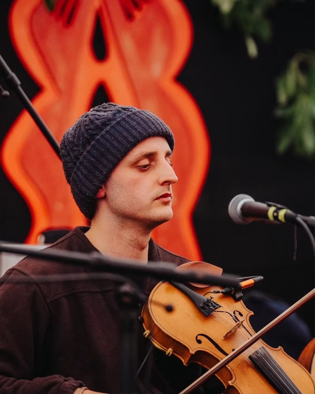 Ed White playing the violin on stage